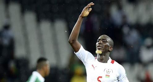 كوفي يطالب الزمالك بسرعة تحويل مستحقاته المتأخرة قبل العودة لمصر